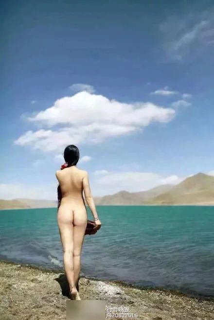 女子脱光衣服在禁地拍裸照网友直呼这也能叫摄影师？泛亚电竞(图2)