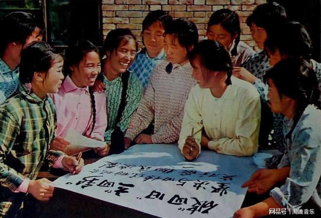 泛亚电竞《中国摄影》1974年第1期图片鉴赏(图1)