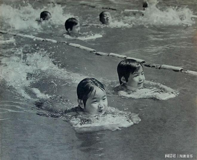 泛亚电竞《中国摄影》1974年第1期图片鉴赏(图15)