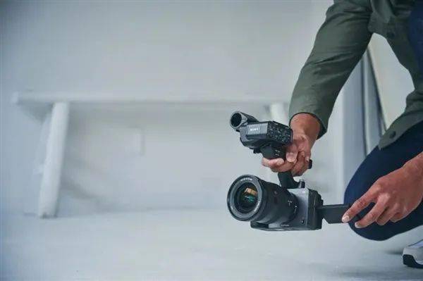 9博体育索尼全画幅电影摄影机 FX3发布支持 4K 120p单机价格32000 元(图2)