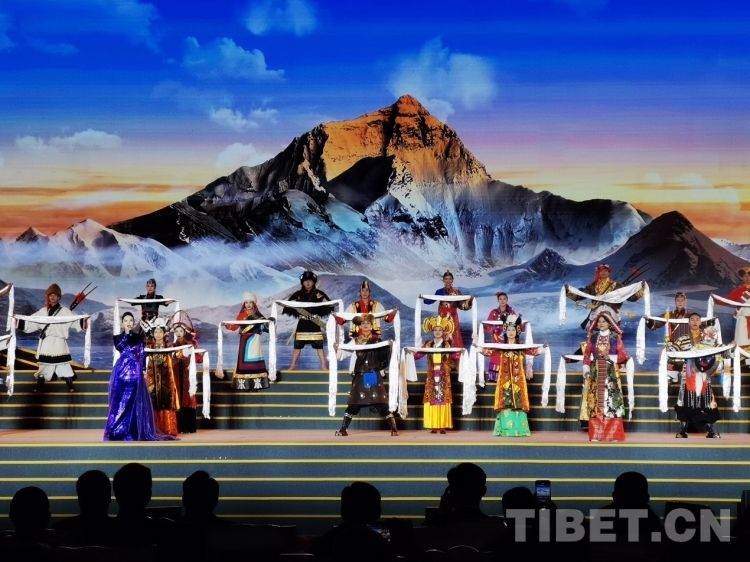 展现幸福新西藏：第三届中国西藏“环喜马拉雅”国际合作论坛文9博体育艺演出在鲁朗镇上演(图2)