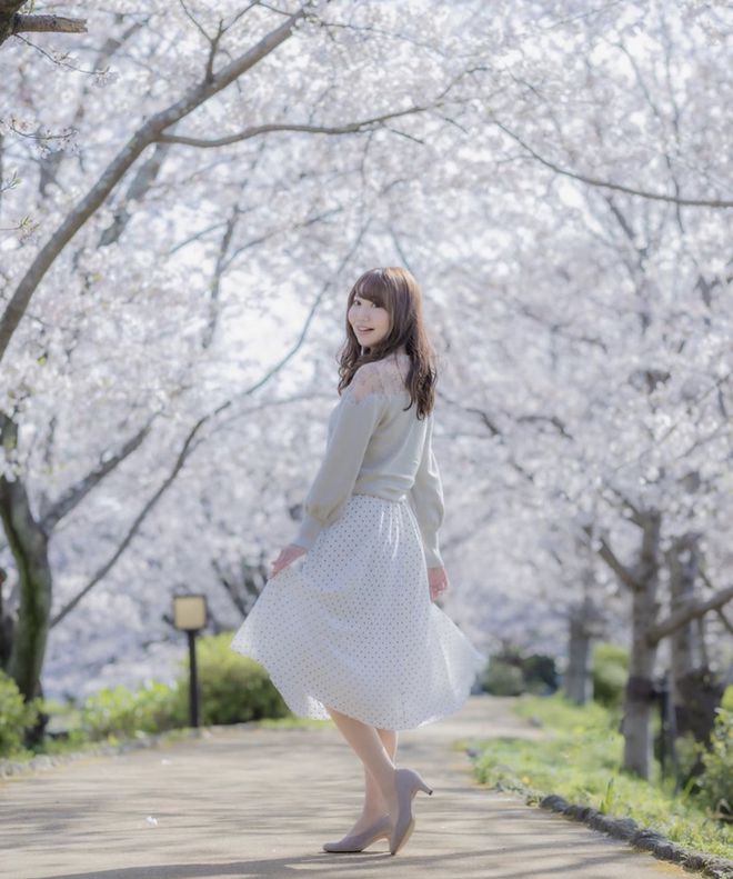 9博体育日本模特为你示范拍摄摆姿8个最美樱花人像拍照技巧学起来(图1)