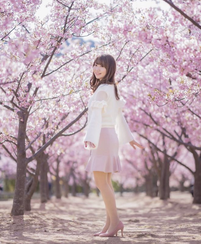 9博体育日本模特为你示范拍摄摆姿8个最美樱花人像拍照技巧学起来(图7)