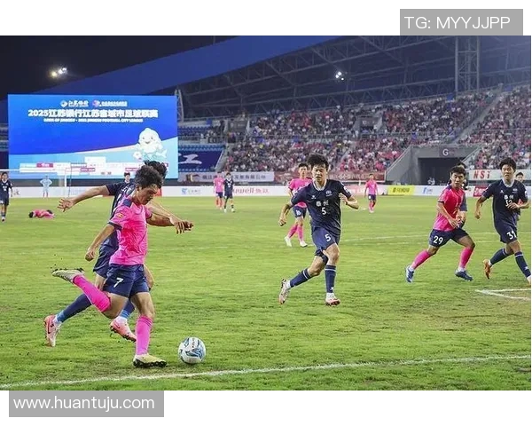 中国足球比赛精彩瞬间全程捶球直播带你感受激情与热血的赛场氛围